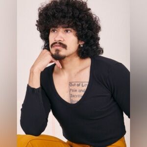 Big Bud Press Long Sleeve V-Neck Tee in Basic Black